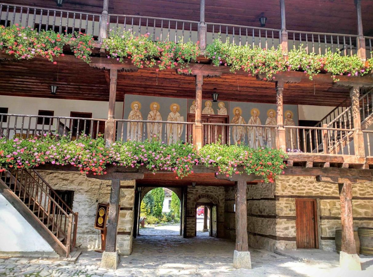 The Tinkov House In Ловеч Экстерьер фото
